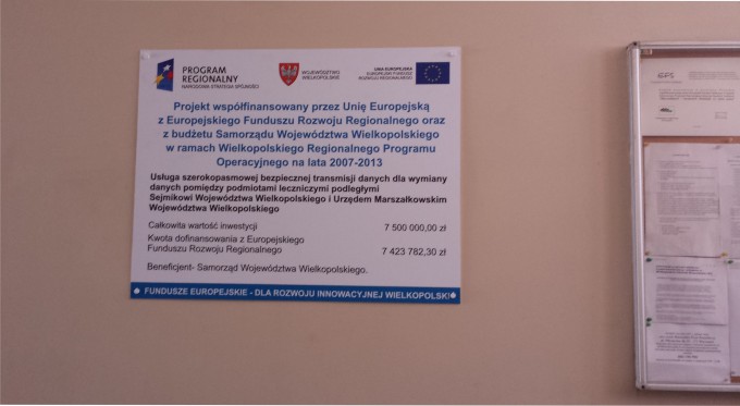 Tablice informacyjne z pcv przeznaczone do montażu na zewnątrz i wewnątrz pomieszczeń. tablice unijne_01