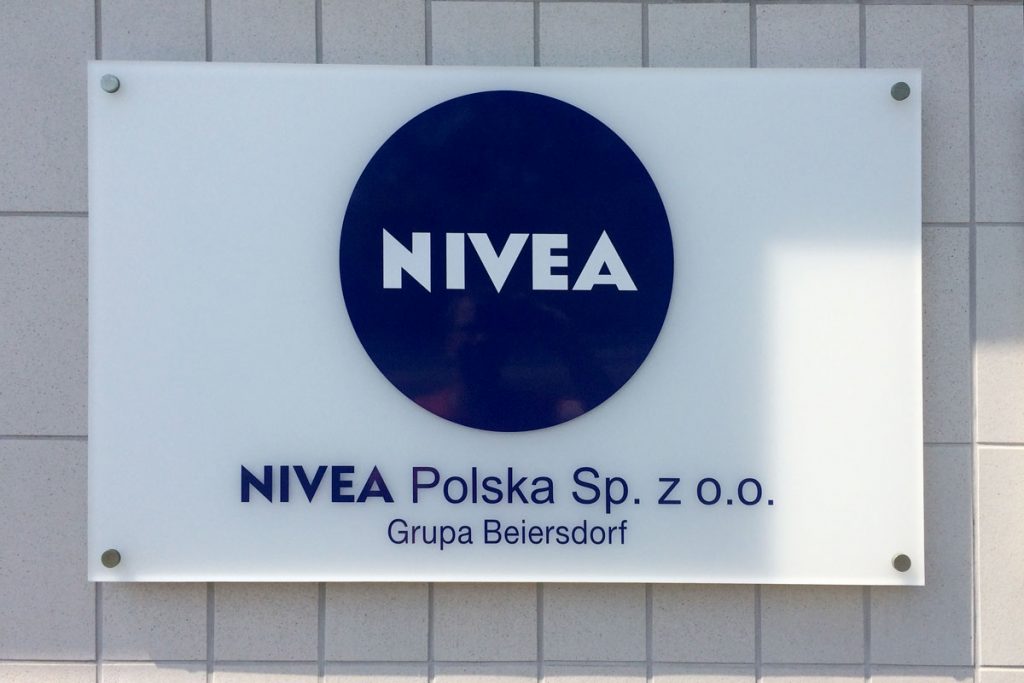 Tablica z Plexi Nivea Poznań